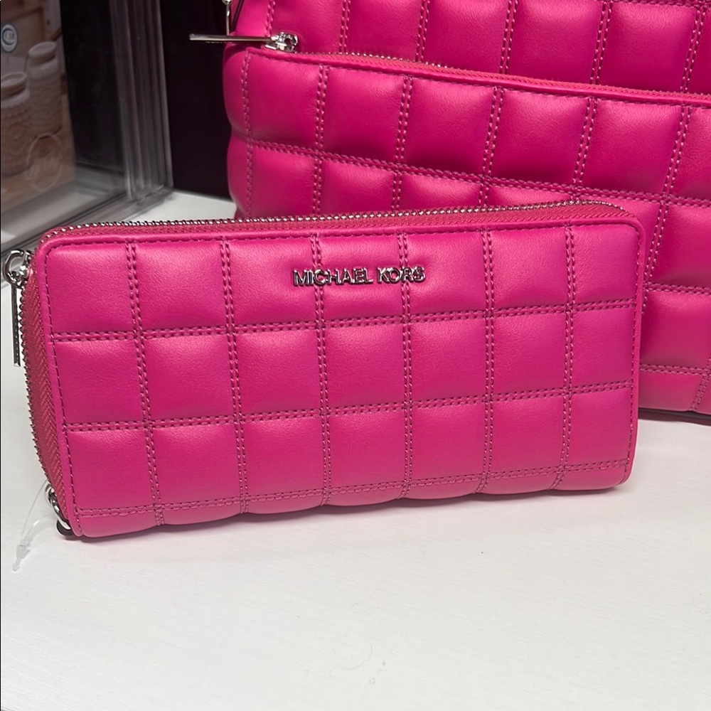 Michael Kors Pink Quilted Backpack & Matching Wallet - Picture 2 of 5